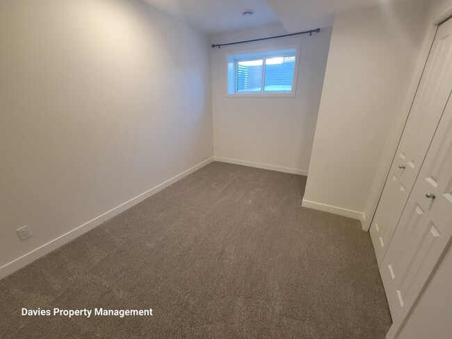 Building Photo - 2222 Muckleplum Cres SW