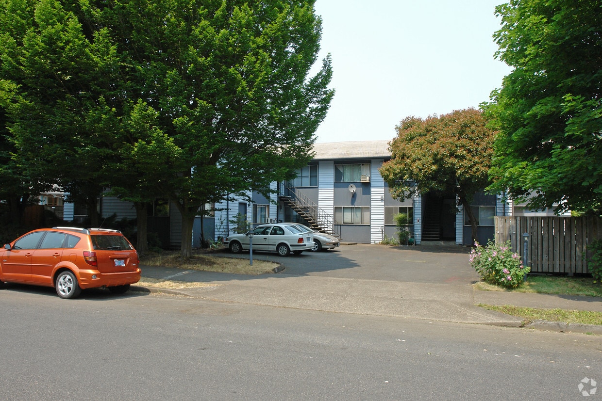 Primary Photo - Taylor Corner