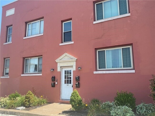 Foto del edificio - 1387 W 69th St