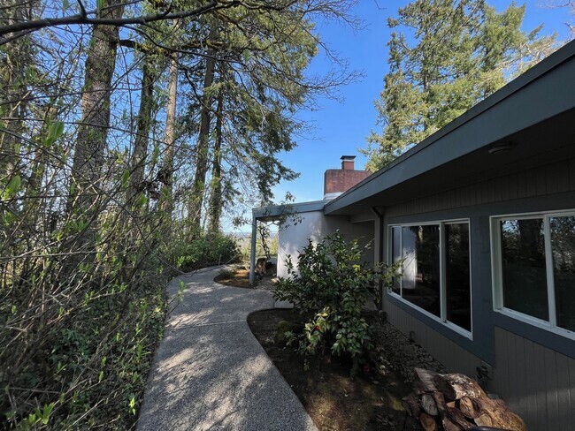 Pasarela de la puerta delantera - 129 Ogden Dr