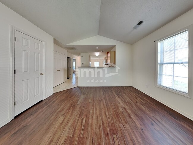 Building Photo - 105 Bristol View Cir