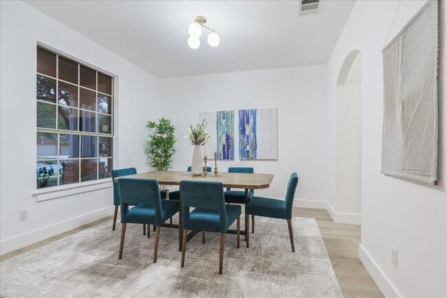 Foto del edificio - 712 Arrowood Pl