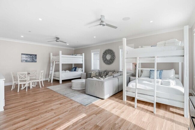 Foto del edificio - 14300 Front Beach Rd