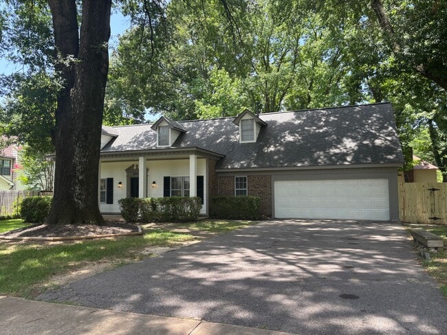 Building Photo - 2541 Surrey Wood Dr