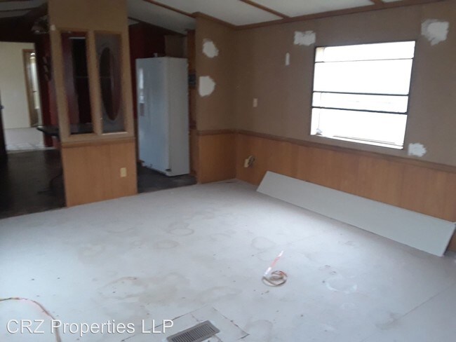 Building Photo - 6120 E 500 N
