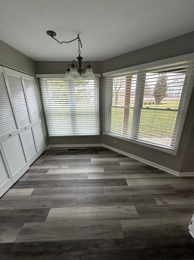 Foto del edificio - 17 Willow Pkwy