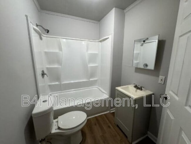 Building Photo - 311 Walker Ave