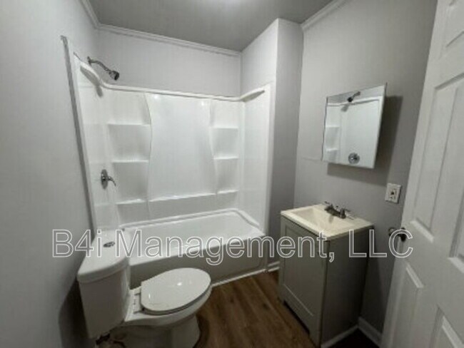 Foto del edificio - 311 Walker Ave