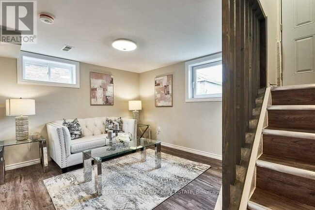 Building Photo - 831 Ritson Rd S