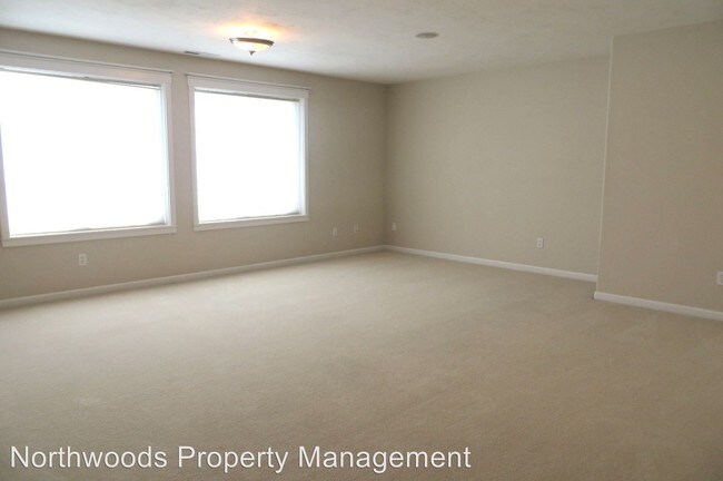 Building Photo - 3346 Falcon Dr