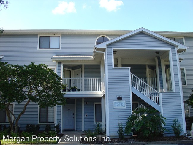 Building Photo - 9511 Darien Ave