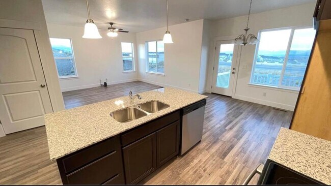 Building Photo - 4378 W Hemsley Ln