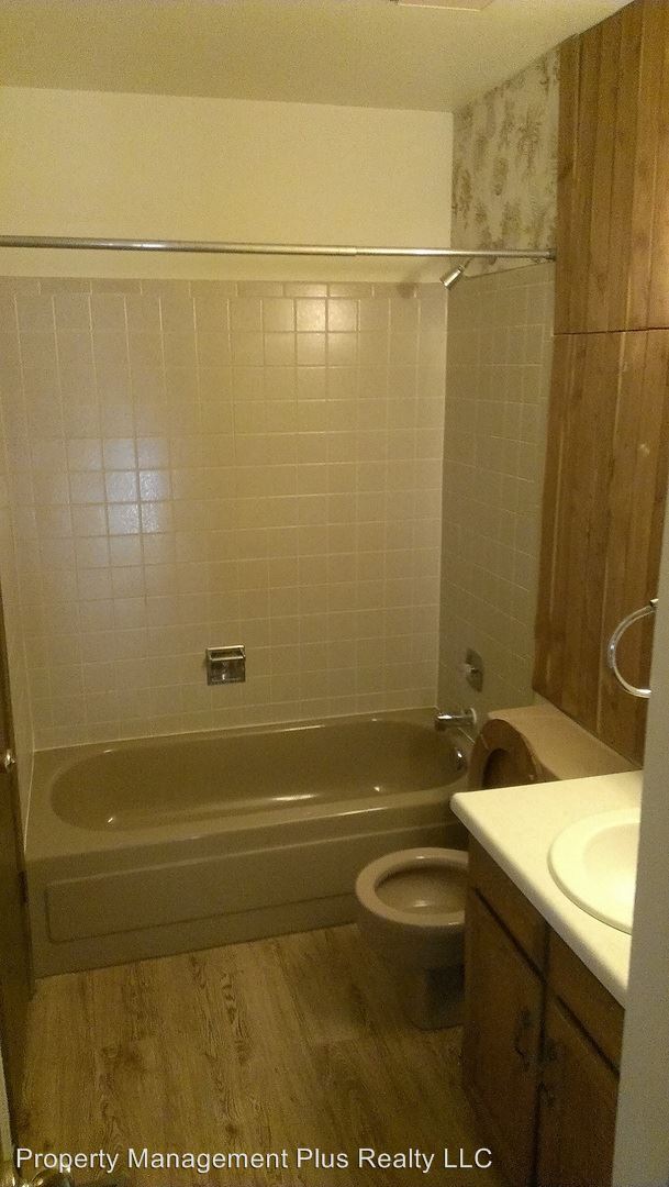 Foto del edificio - 5 br, 1.5 bath House - 1303 Doric Dr