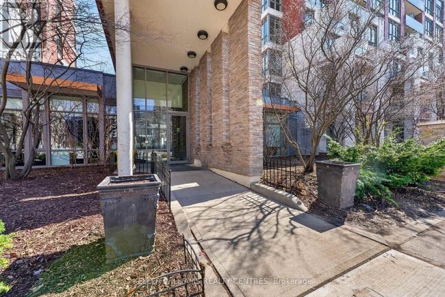 Building Photo - 57 Upper Duke Crescent