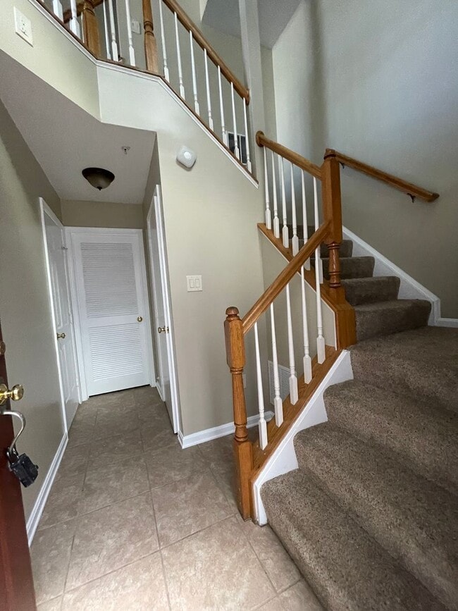 Building Photo - Beautiful 3 Bed 2.5 Bath Interior Townhome In Ashburn Village