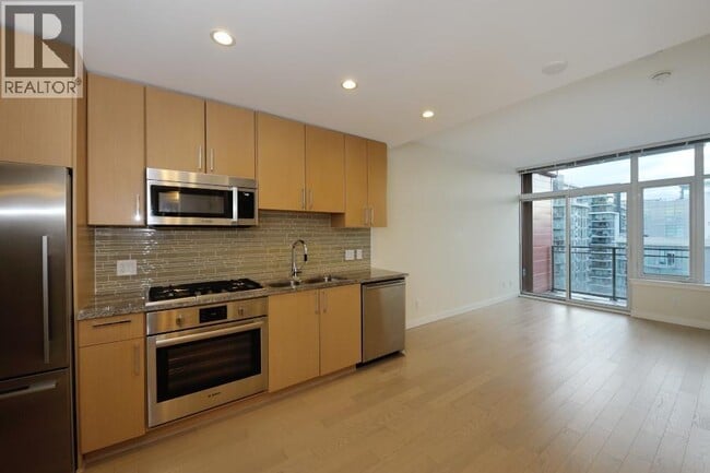 Photo du bâtiment - 38 W 1st Ave