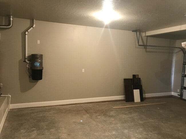 Building Photo - Very nice Townhouse in Santa Clara, with a POOL!!