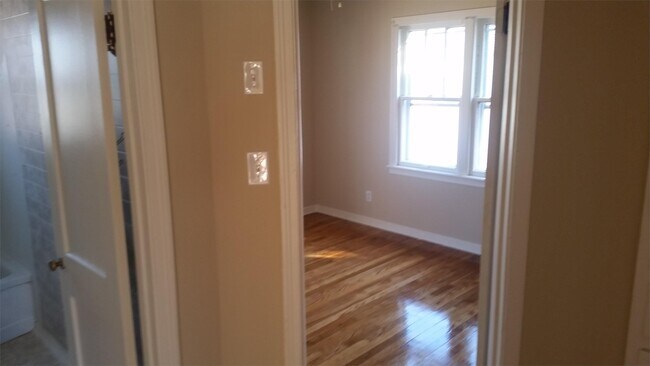 Foto del edificio - 1532 S Maple Ave