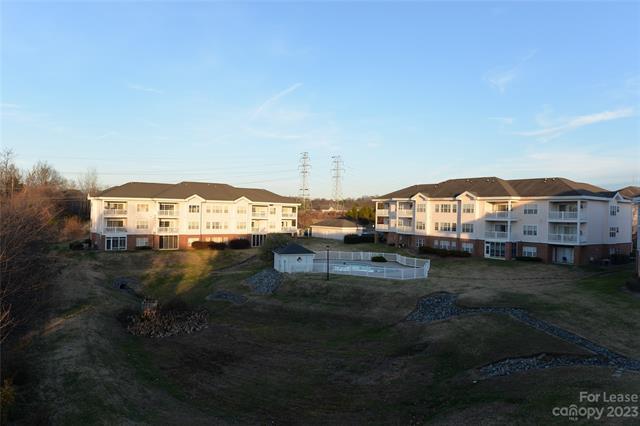 Building Photo - 8933 Meadow Vista Rd