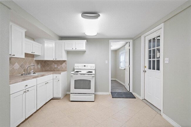 Foto del edificio - Lovely 2 Bedroom 2 Bath Duplex