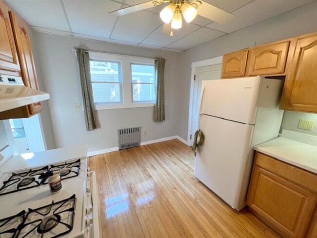 Building Photo - 76 Powder House Blvd