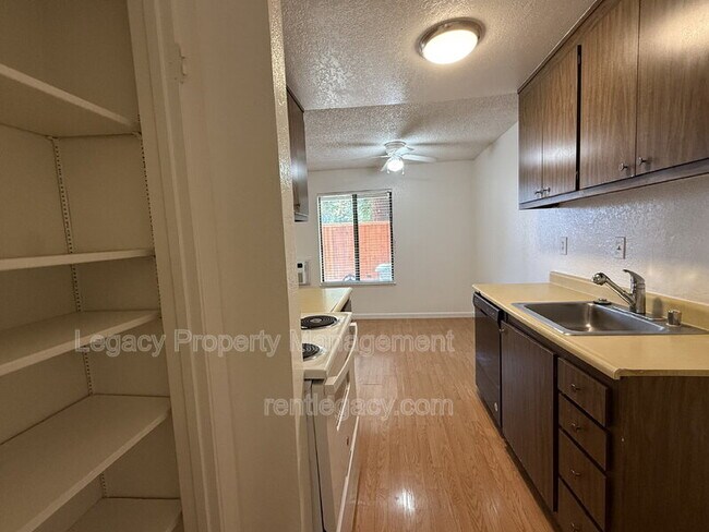 Foto del edificio - 2125 Northwood Cir