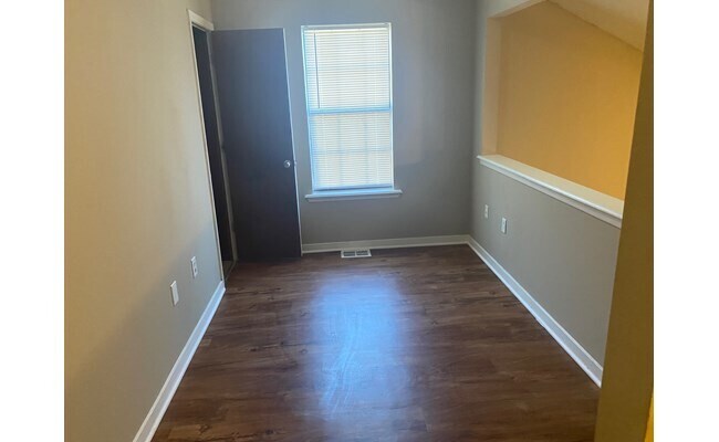 Building Photo - 5915 Floral Dr