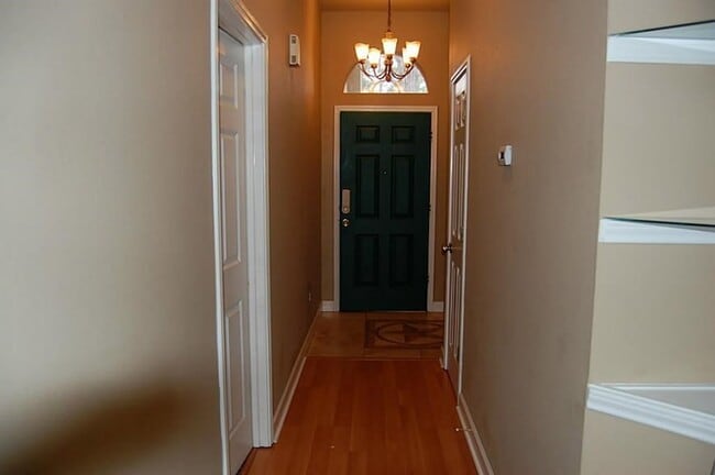 Building Photo - 12130 La Salle Oaks