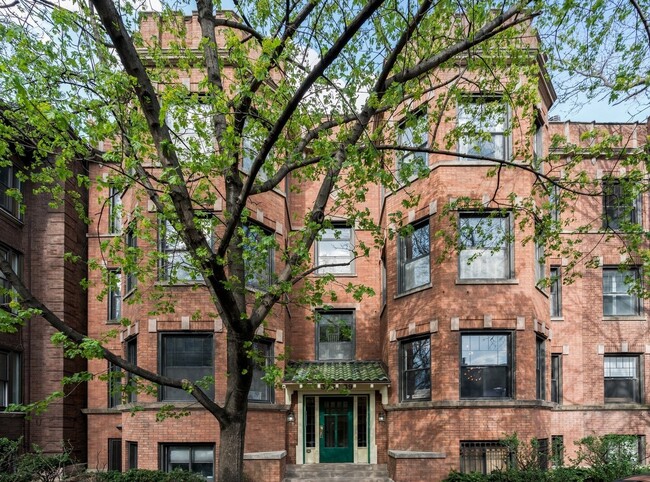 Foto del edificio - 3739 N Pine Grove Ave
