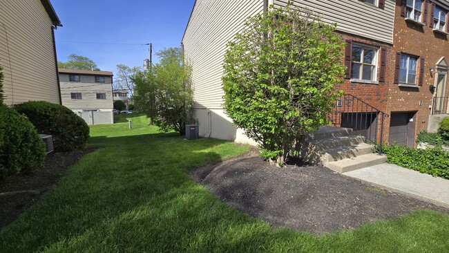 Building Photo - 2844 Petzinger Rd