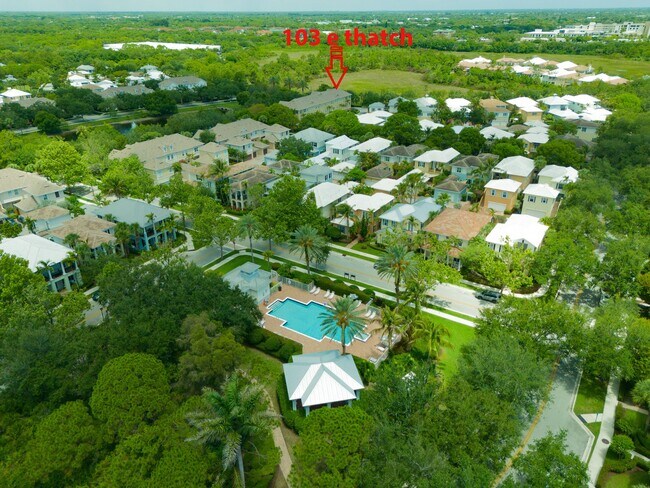Foto del edificio - 103 E Thatch Palm Cir