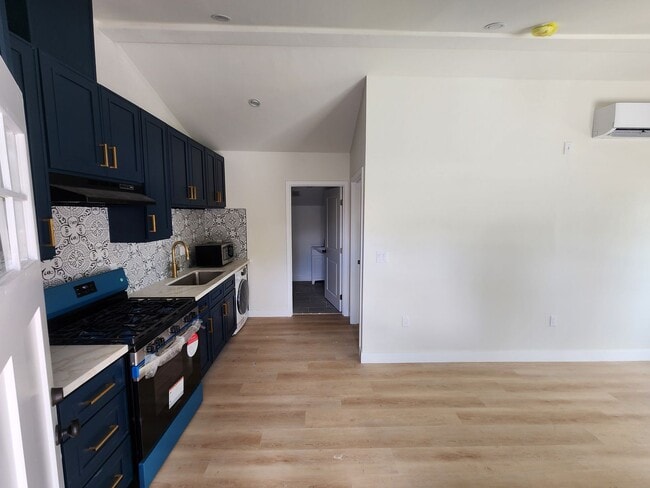 Foto del edificio - 15942 Formby Dr