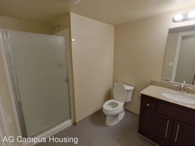 Building Photo - 5 br, 3 bath House - 2074 Onyx Street