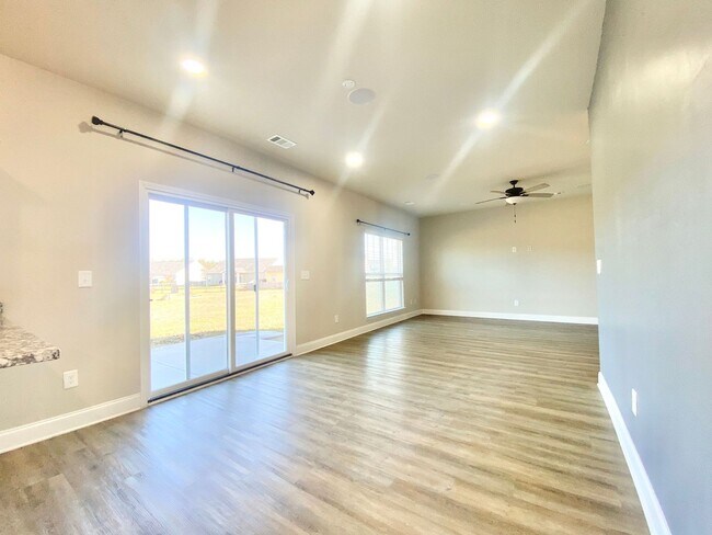 Building Photo - $1000 OFF 1st month rent!!!!Guyton Beauty!...