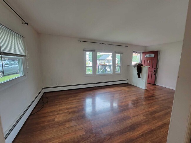 Building Photo - 11 Parsonage St