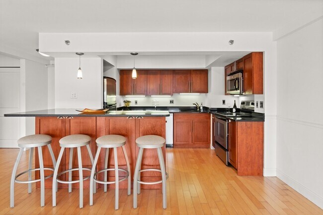 Building Photo - 1600 Beacon St