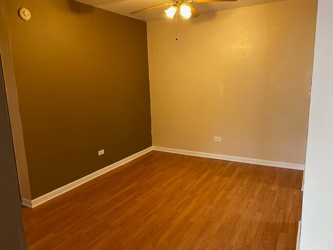 Foto del edificio - 238 Shorewood Dr
