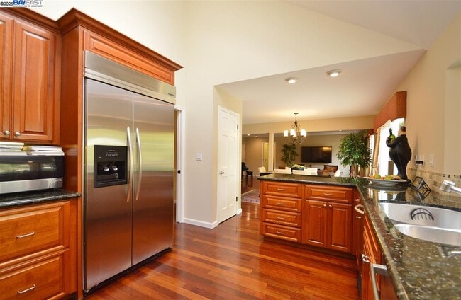 Building Photo - 2051 Pebble Dr