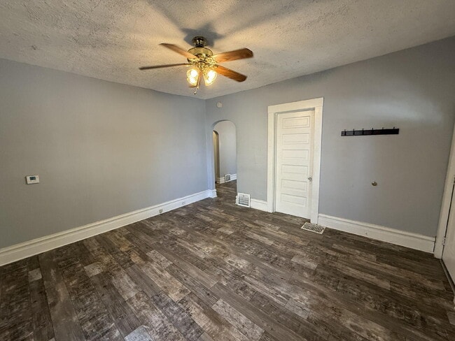 Building Photo - Spacious 1-Bedroom SE Grand Rapids