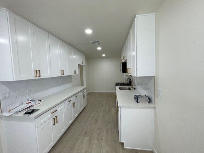 Building Photo - Remodeled 3 bedroom in Bixby Highlands