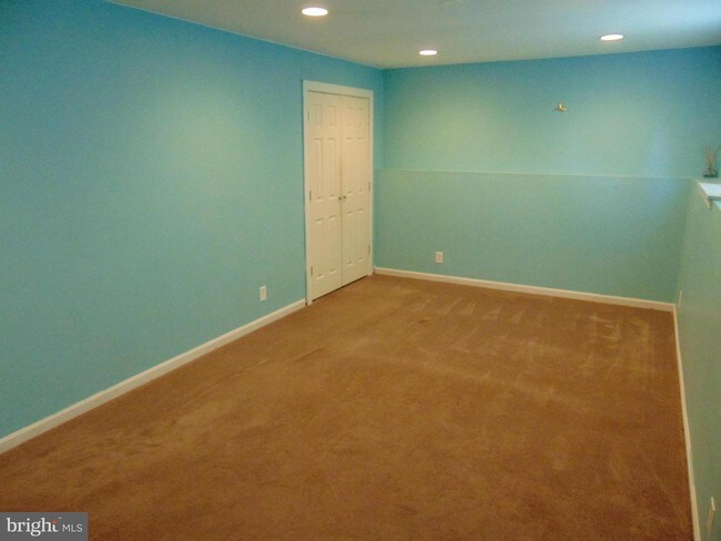 Building Photo - 231 Raintree Blvd
