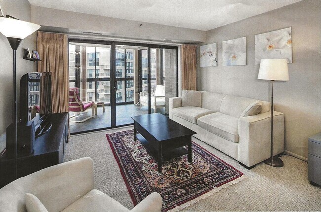 Living Room - 1600 N Oak St