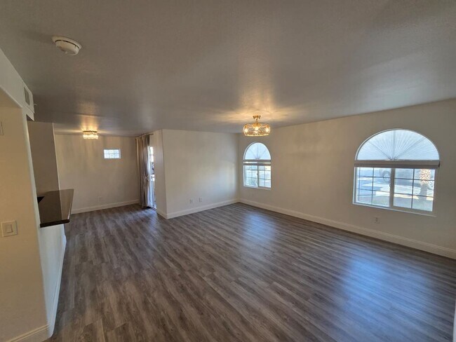 Foto del edificio - First-Floor modern 2 Bed / 2 Bath Condo – ...