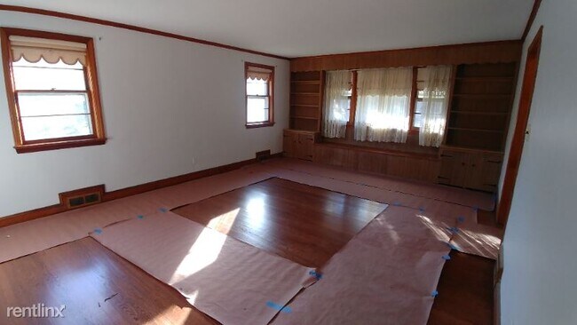 Foto del edificio - 3 br, 1 bath House - 28 YellowBrook Road