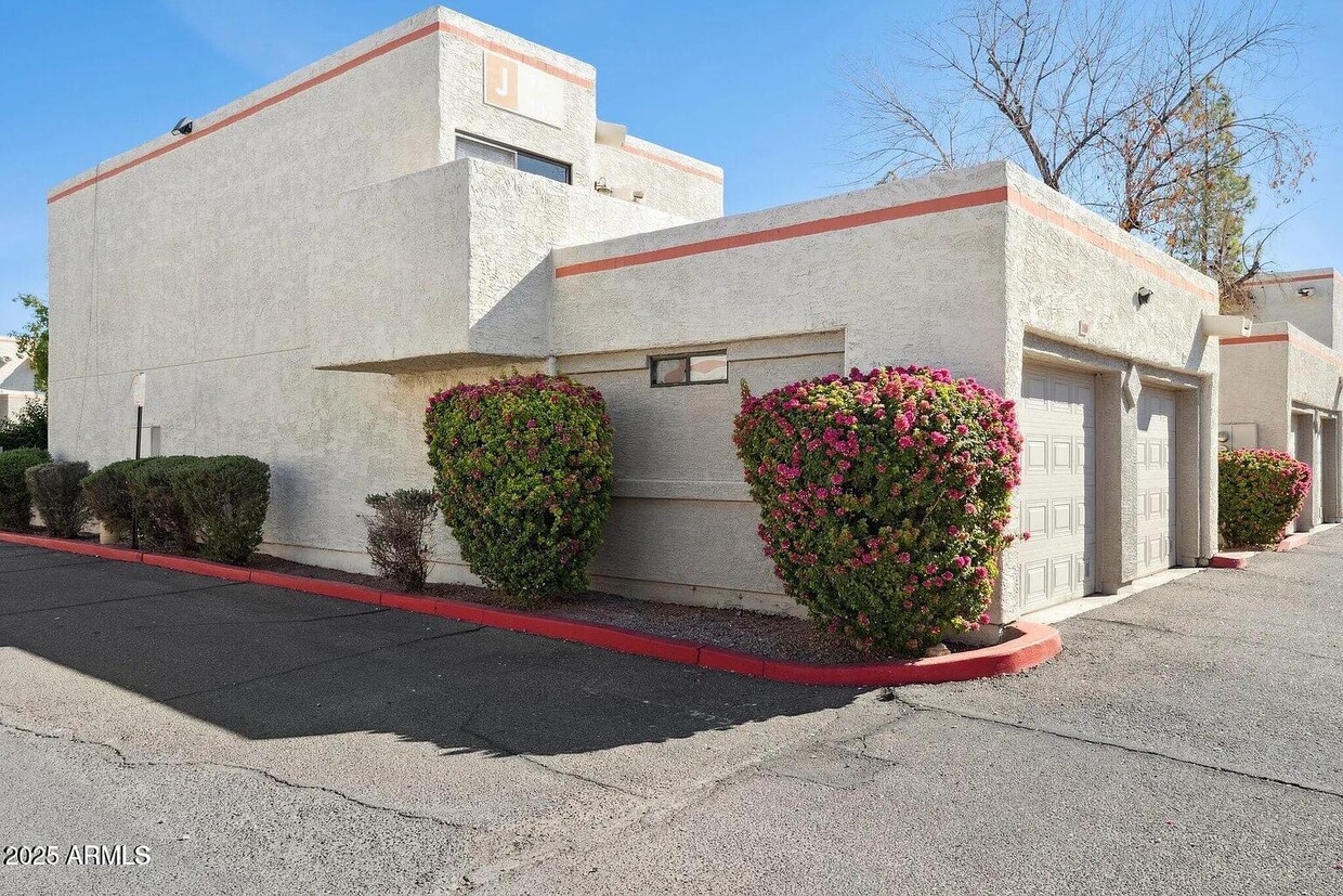 Foto principal - 935 N Granite Reef Rd