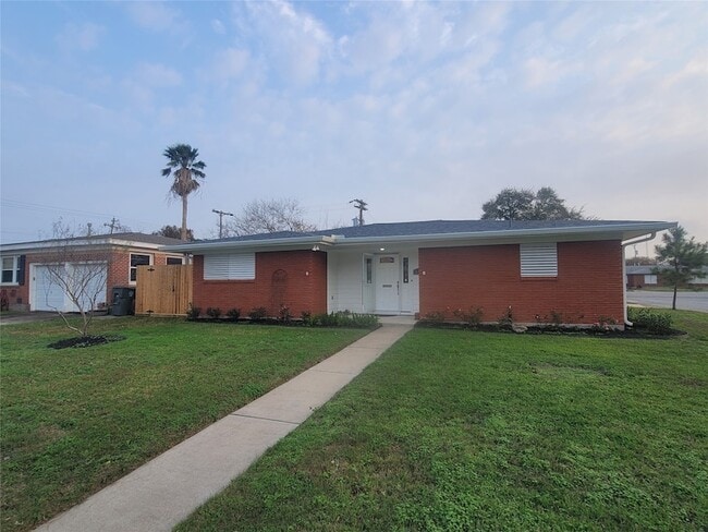 Photo - 107 Avalon Way House