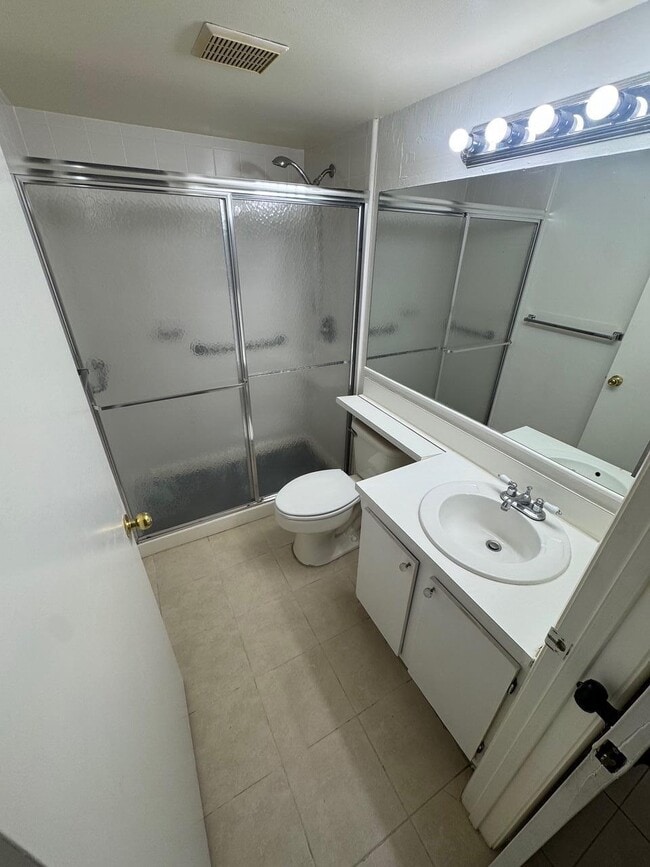 Foto del edificio - 703 Sunny Pine Way
