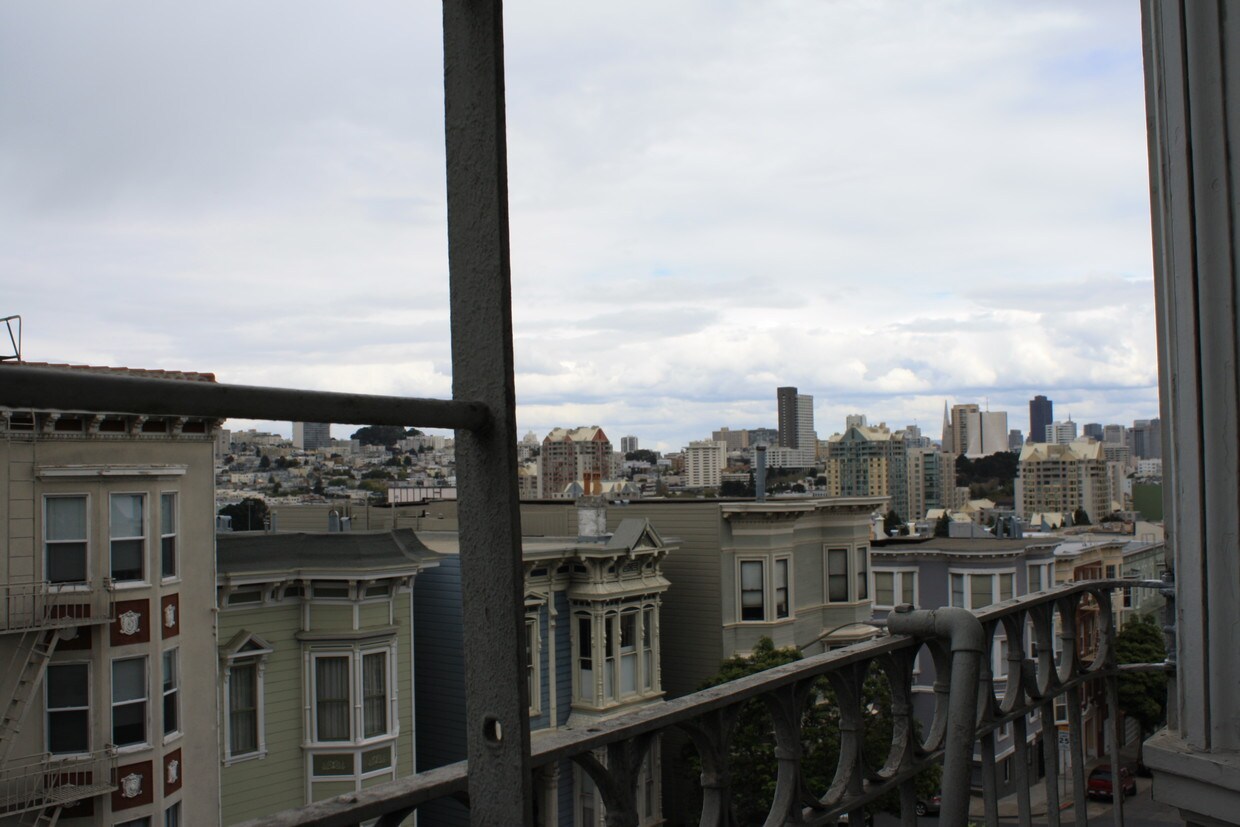 Primary Photo - 998 Divisadero St
