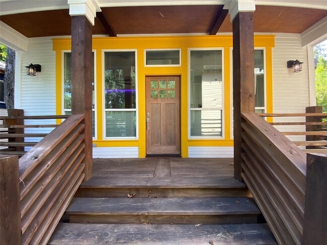 Building Photo - 815 E 23rd St