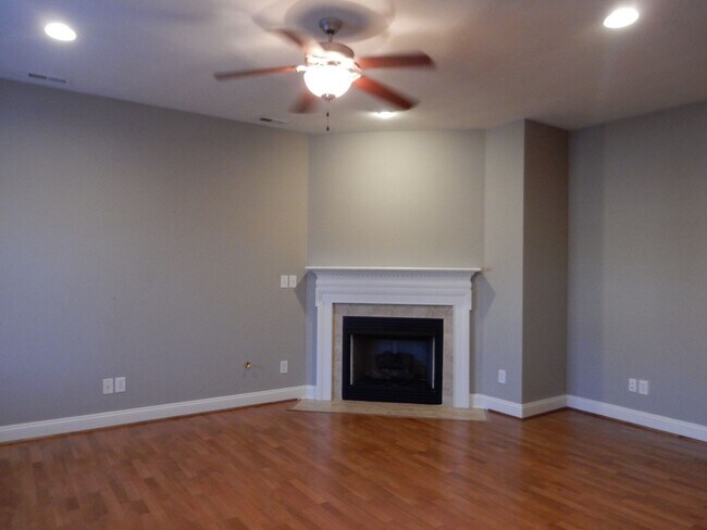 Foto del edificio - Quality 3 BR Townhome; Convenient to Med C...